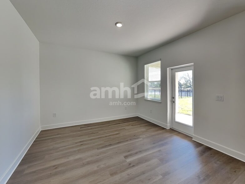 Building Photo - 16438 Cheyanne Ct