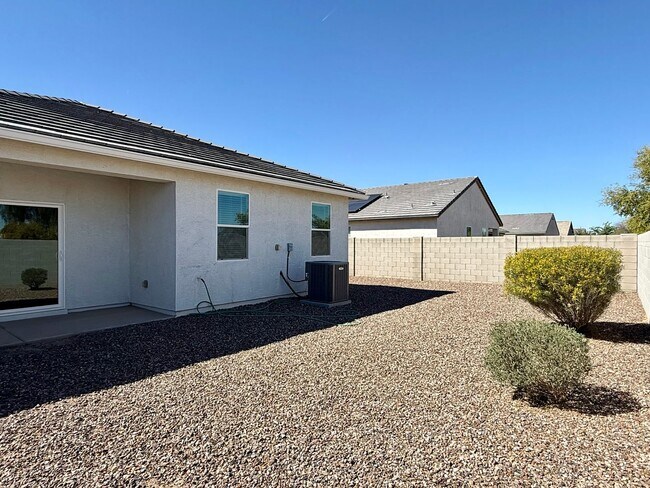 Building Photo - Large Newer-Built 4 Bedroom 2 Bathroom 3 Car Garage Home in Coolidge!