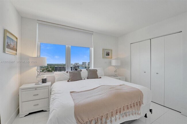 Building Photo - 2600 E Hallandale Beach Blvd
