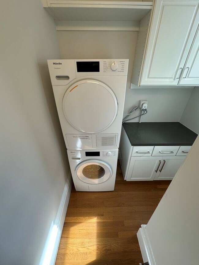 Building Photo - 219 Lake St