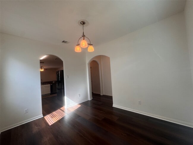 Building Photo - 302 Broken Pine Ct