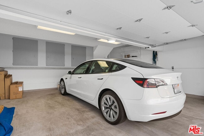 Building Photo - 13072 Maxella Ave