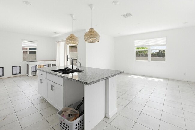 Building Photo - 6815 W Encinas Ln