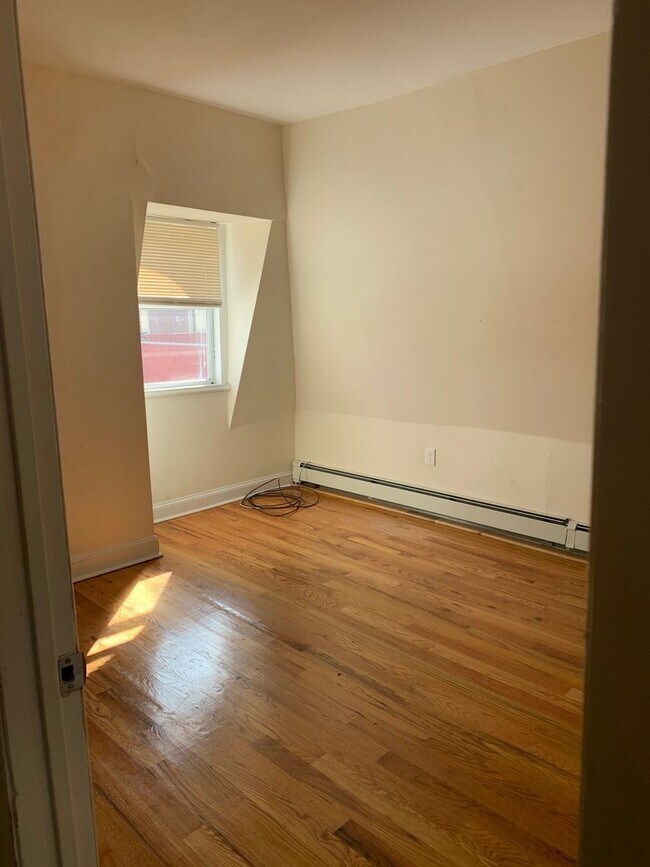 Building Photo - 86 Clinton Ave