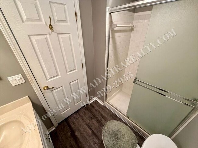 Building Photo - Spacious 2 Bed 2 Bath Ground Floor Unit-Available NOW!!