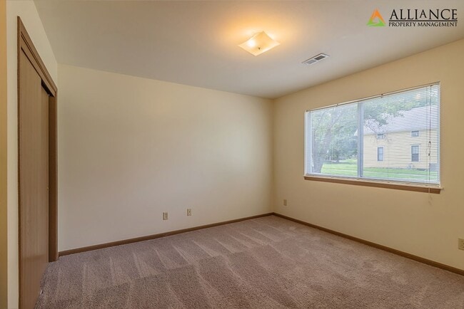 Building Photo - 928 Moro St