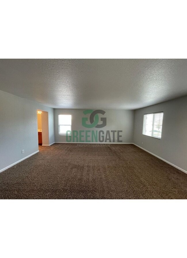 Building Photo - Two story 4 bedroom, 2.5 bath home in Stoc...