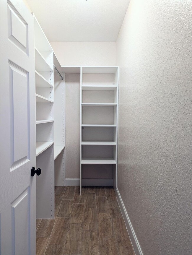 Building Photo - Gorgeous!! Must see 2x2 fully renovated co...