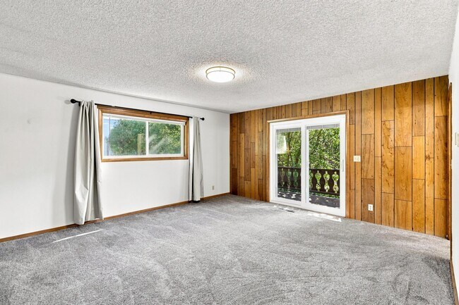 Building Photo - 650 Canyon Rd