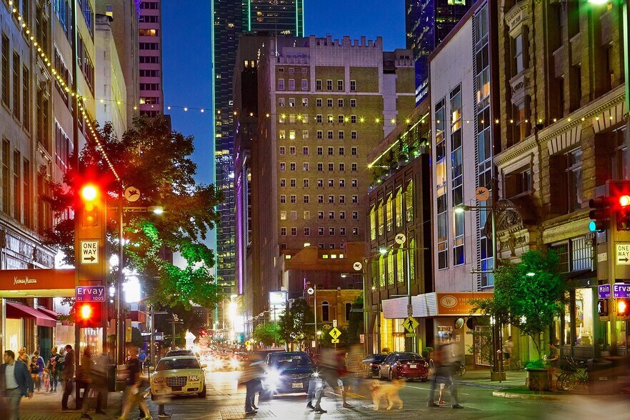 Building Photo - 2403 N Washington Ave