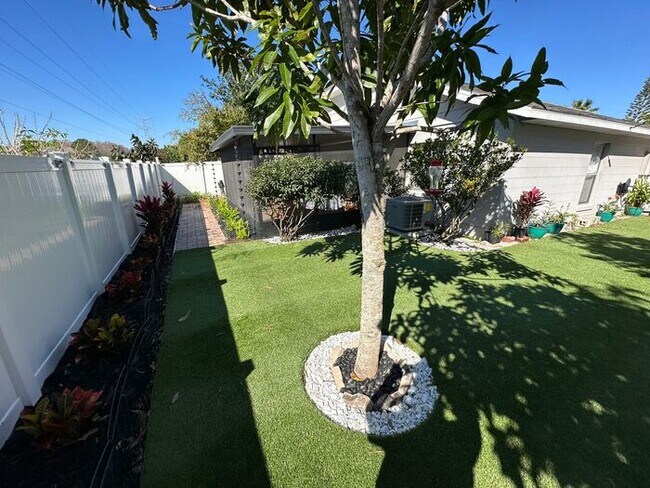 Building Photo - Spacious 2 Bed 2 Bath Home