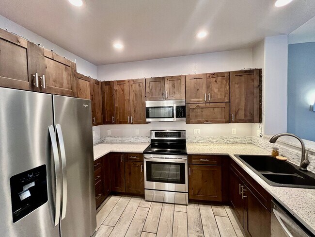 Building Photo - *ONE MONTH FREE RENT!* Beautifully Updated 3 Bedroom Town Home