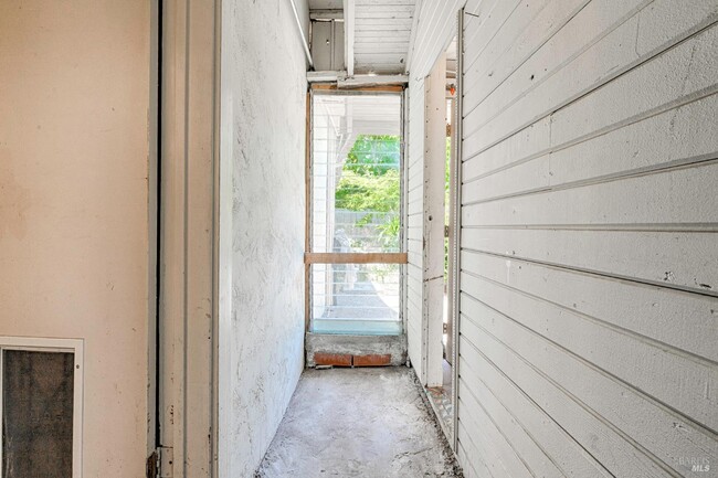 Building Photo - 20 Eucalyptus Rd
