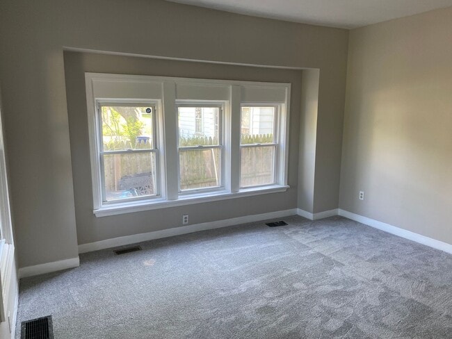 Building Photo - 3214 W 71st St