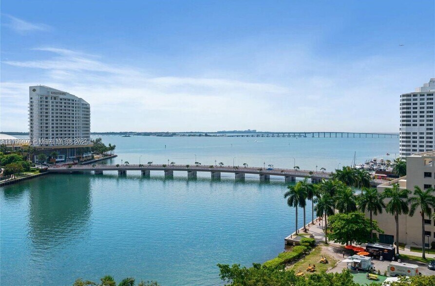 Building Photo - 495 Brickell Ave
