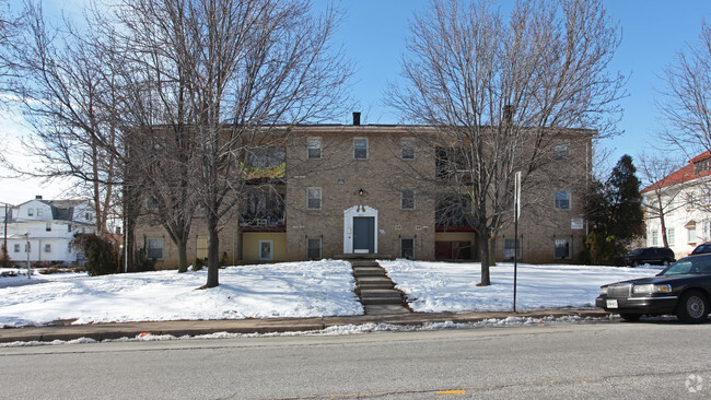 Building Photo - Garrison Gardens