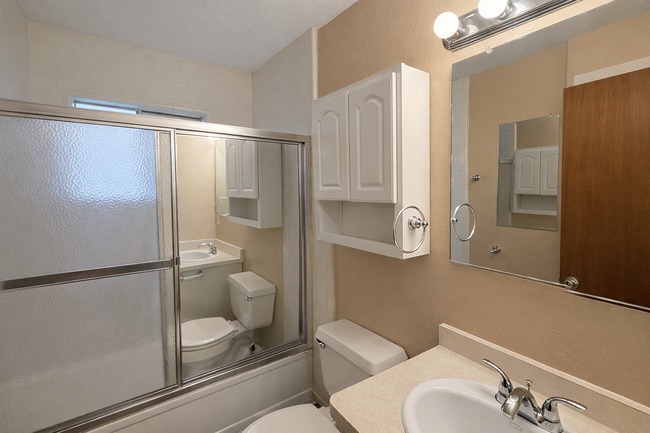 Building Photo - 1548 Elm St