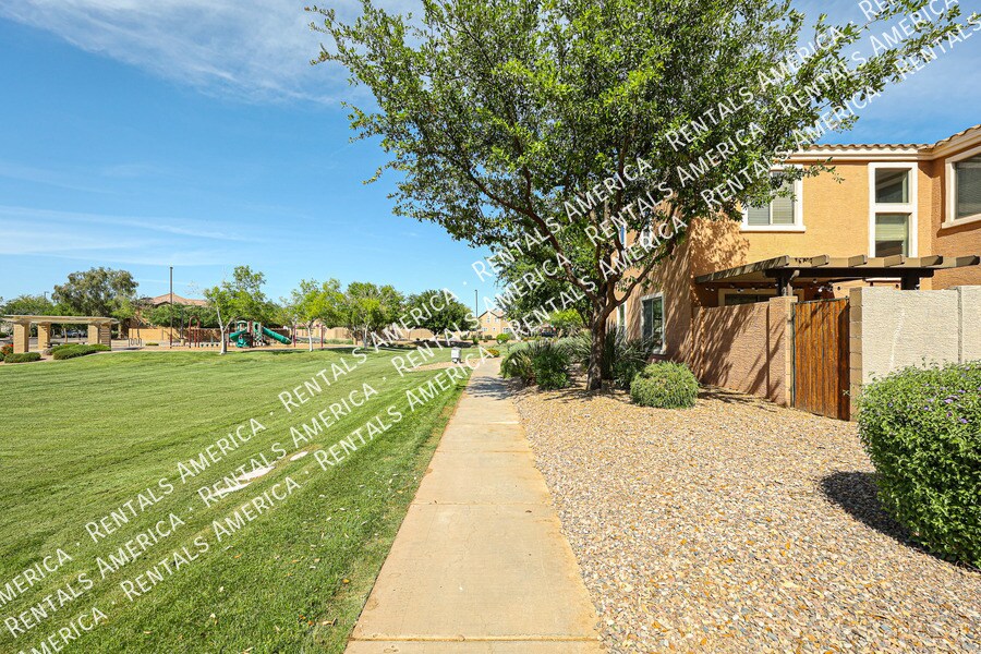 Building Photo - 2665 E Bart St