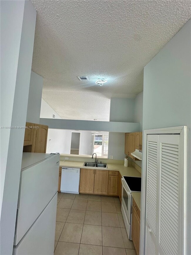 Building Photo - 10295 Hidden Springs Ct