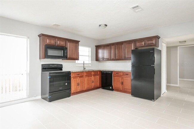 Building Photo - Call Today to Tour This Great 3-bedroom House Available for Rent in Beautiful St Petersburg!