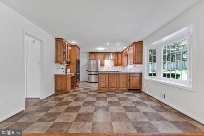 Building Photo - 7730 Falstaff Rd