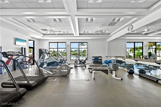 Building Photo - 2400 Gulf Shore Blvd N