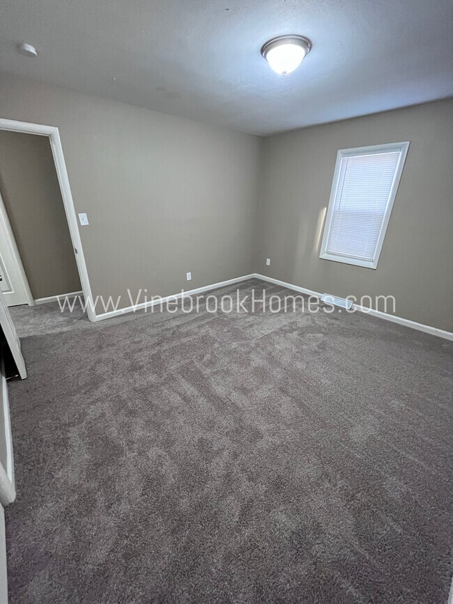 Building Photo - 8211 Ruskin Way