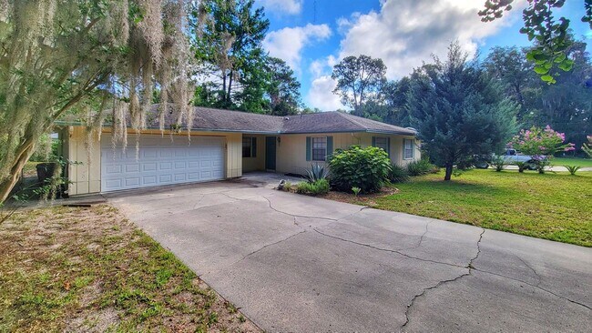 Building Photo - 3 Bedroom, 2 Bath in Idylwild area