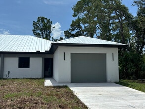 Building Photo - 2005 Redmond St