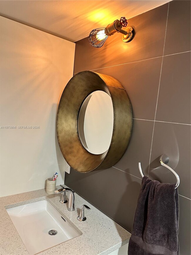 Building Photo - 401 Golden Isles Dr