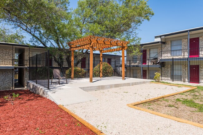 Building Photo - 708 Santa Rosa Dr