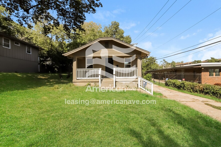 Building Photo - 1022 E 83rd Terrace