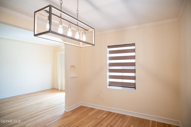 Building Photo - 1211 Mesita Dr