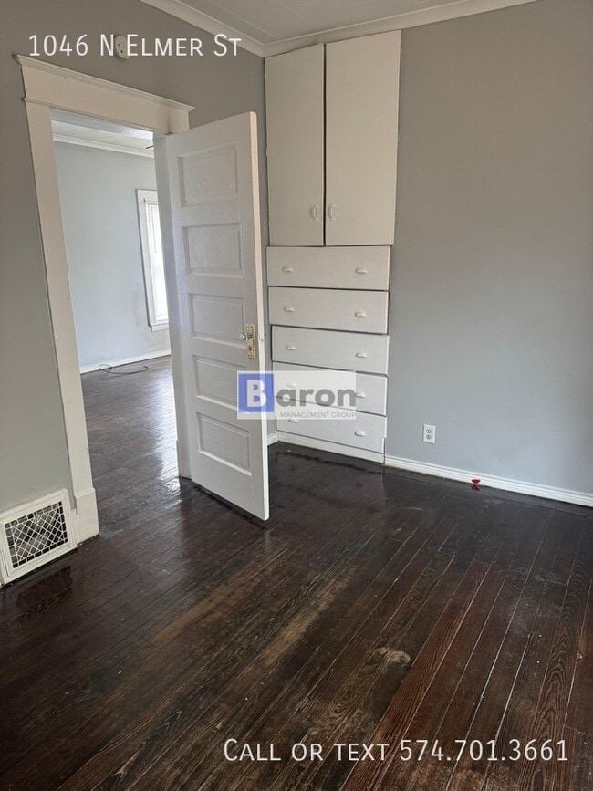 Building Photo - 1046 N Elmer St