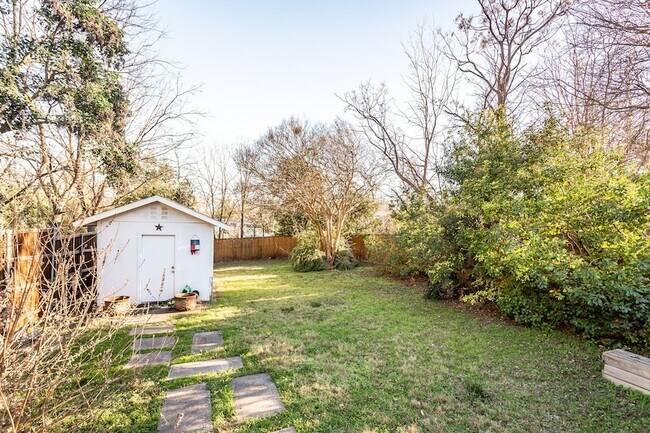 Building Photo - 8642 Daytonia Ave