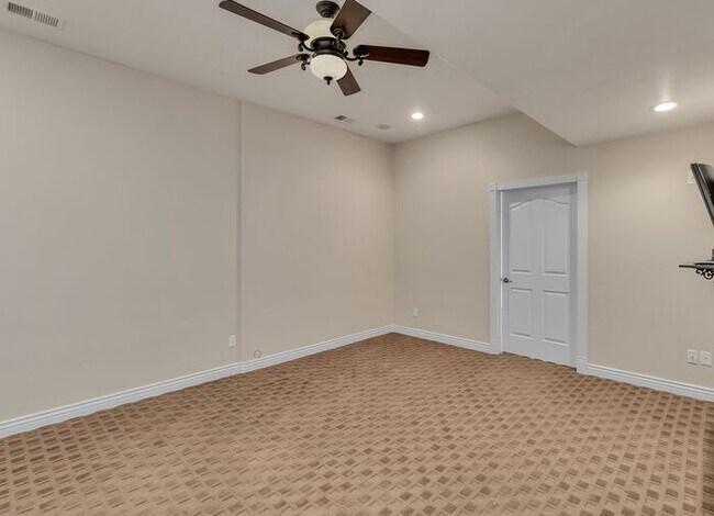 Building Photo - Beautiful & Spacious 4Bd 3.5Bath Home w/An...