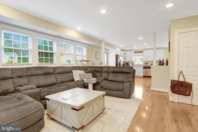 Building Photo - 7618 Leonard Dr