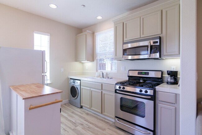 Building Photo - 171 Fennel Ct