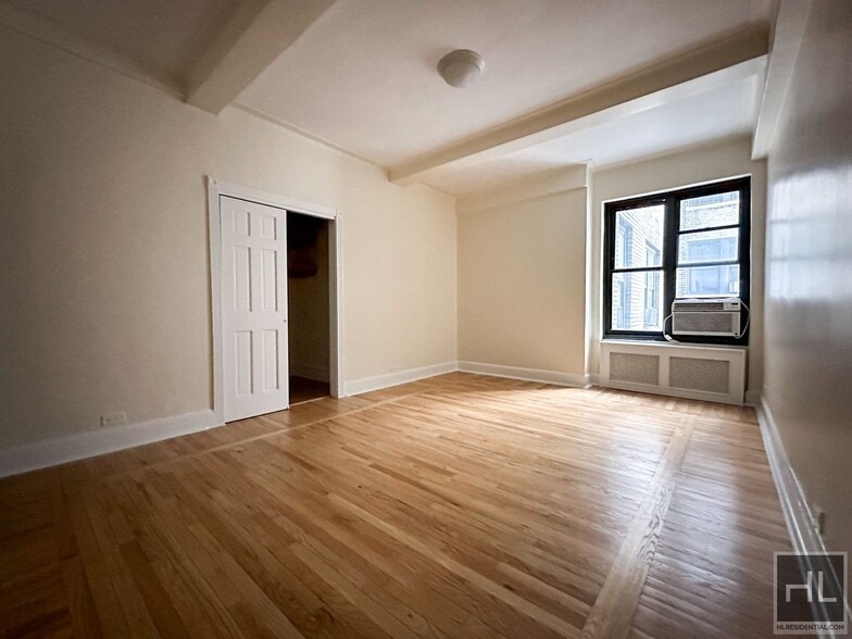 Primary Photo - SECOND AVENUE