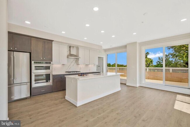 Building Photo - 635 Slaters Ln