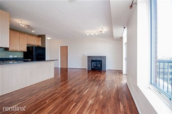 Building Photo - Spacious 3BR Condo in Evanston