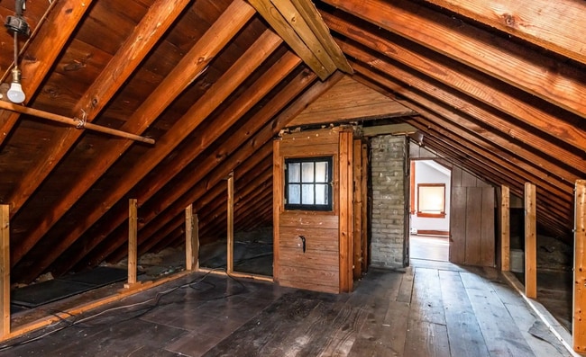 Building Photo - 44 S Harbine Ave