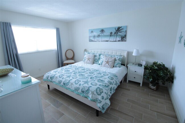 Building Photo - 440 Paradise Isle Blvd
