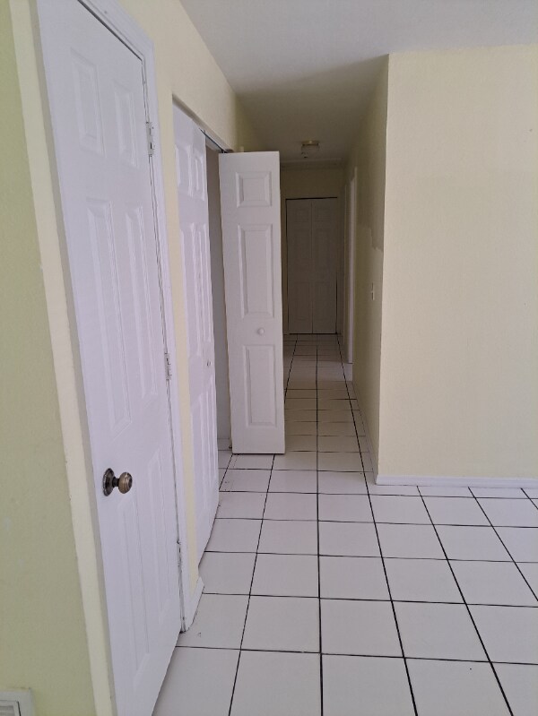 Building Photo - 1021 Oaktree Ln