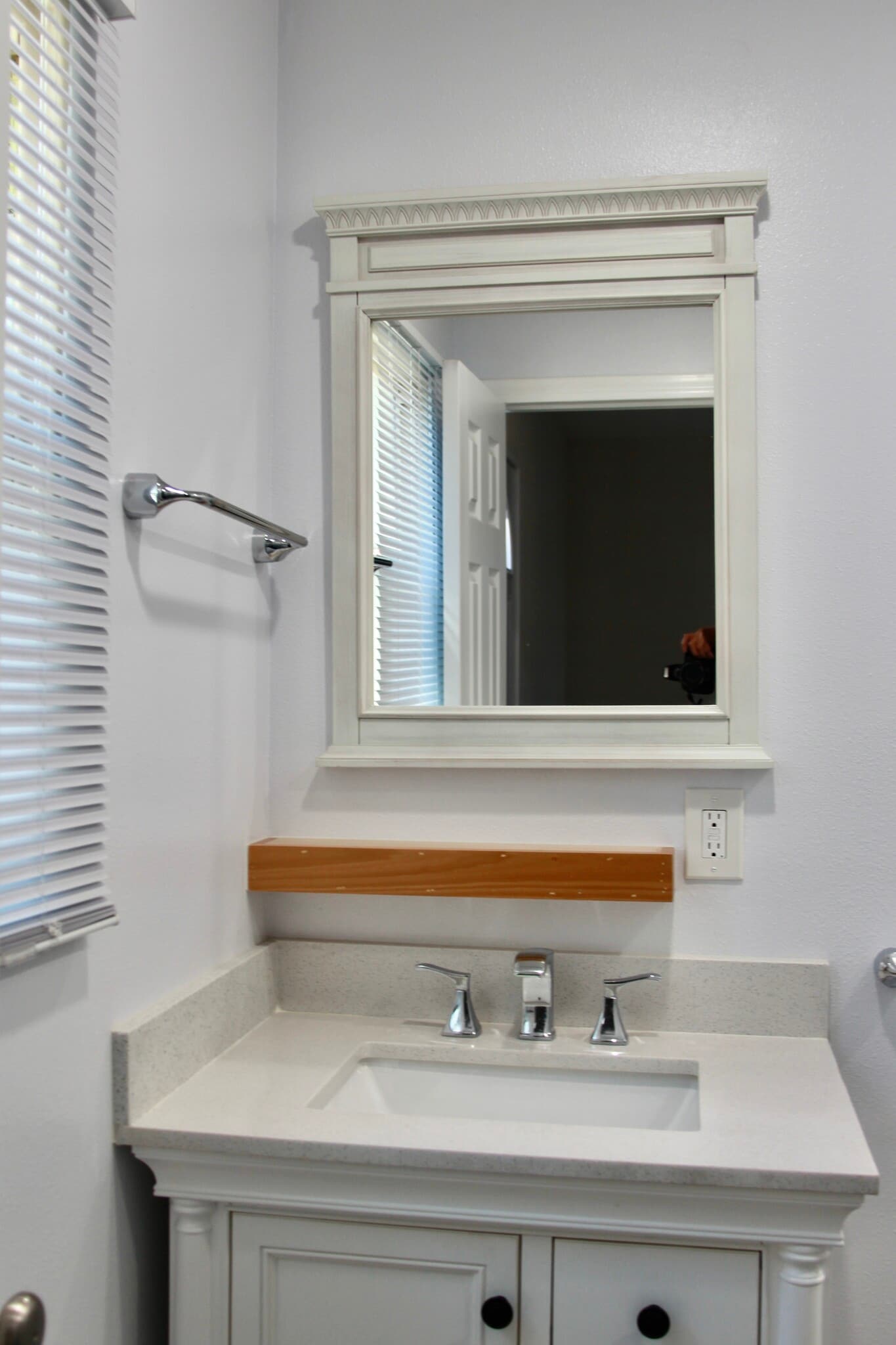 Master bath vanity - 2334 S Garth Ave