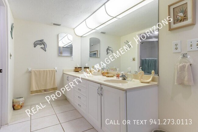 Building Photo - 5135 Gulf of Mexico Dr