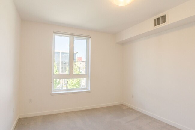 Building Photo - 2Bd/2Ba Seattle Condo