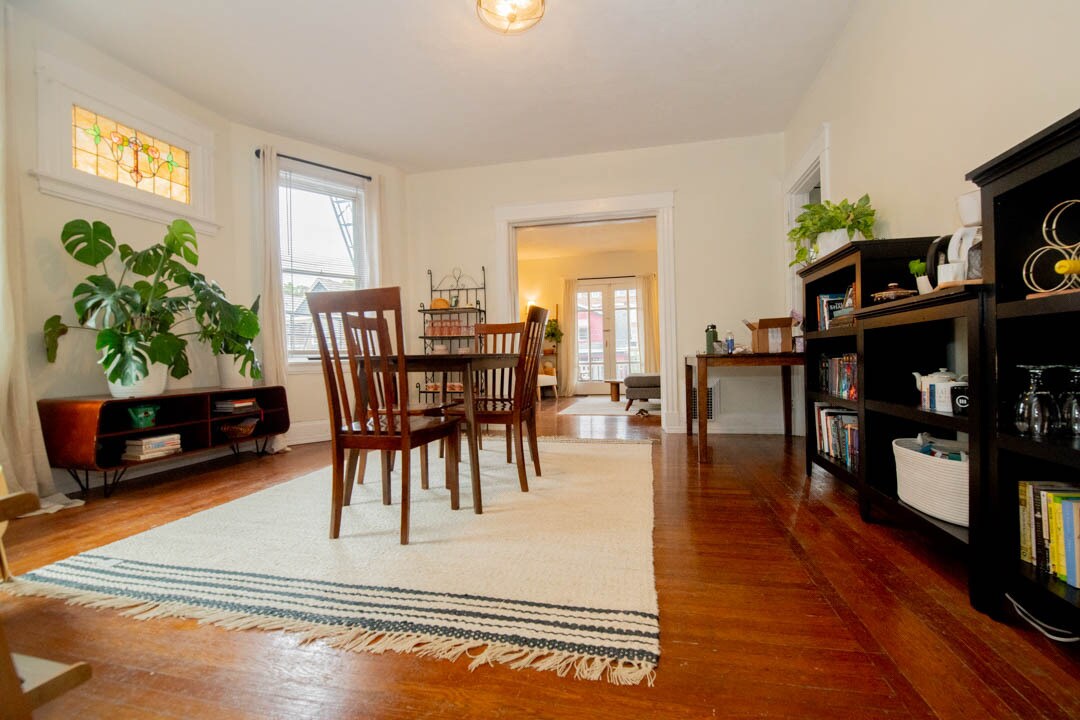 Building Photo - 1628 De Sales Ln