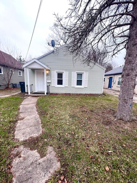 Building Photo - 1305 Maryland Ave