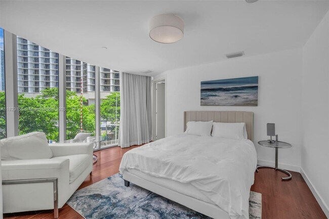 Building Photo - 200 Biscayne Blvd Way